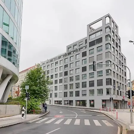 Central Tiny Flat, 1Gb Wifi, Smart Tv, Air Condition Prague Exterior photo