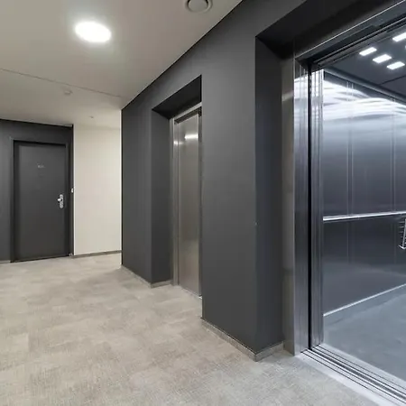 Central Tiny Flat, 1Gb Wifi, Smart Tv, Air Condition Prague Exterior photo