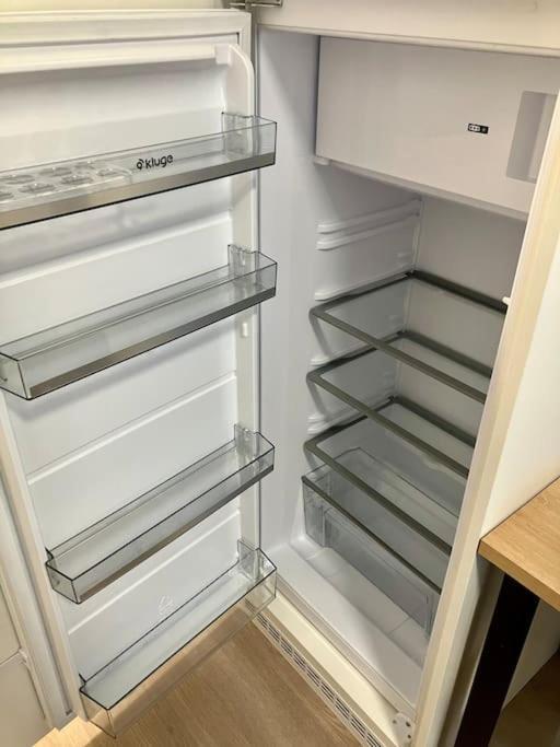 Tiny Flat, 1gb Wifi, Smart Tv, Air Condition Apartment
