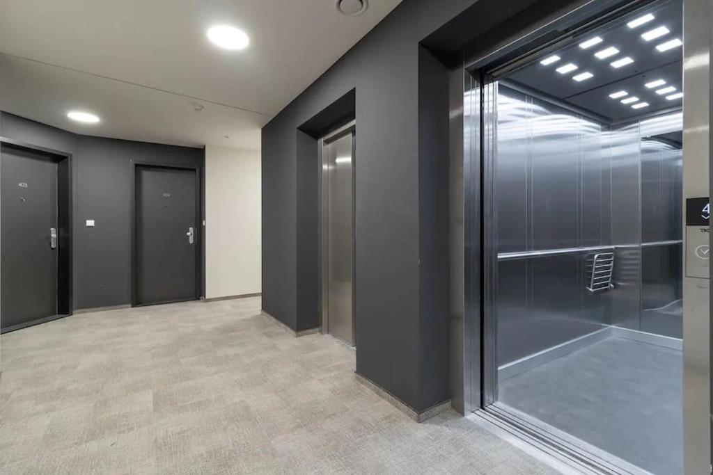 Appartement Tiny Flat, 1gb Wifi, Smart Tv, Air Condition *